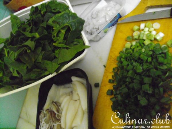 Кальмары,фаршированные шпинатом с рисом