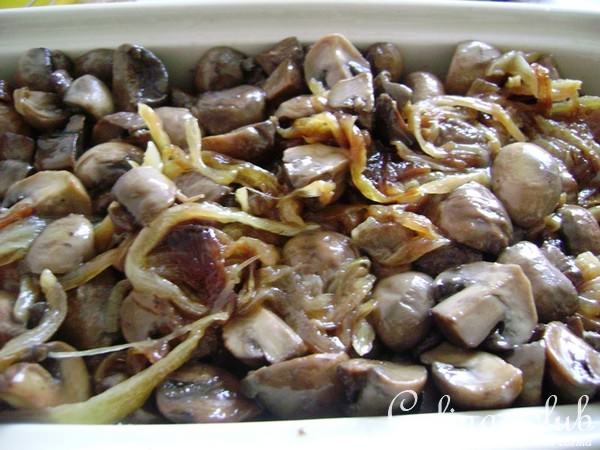 Кролик с грибами в сметане. Вкусная классика.