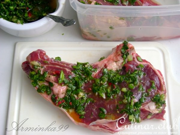 Ковбойский стейк с соусом Чимичури