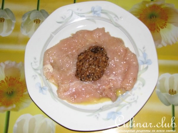 Куриные грудки с яблоками и черносливом