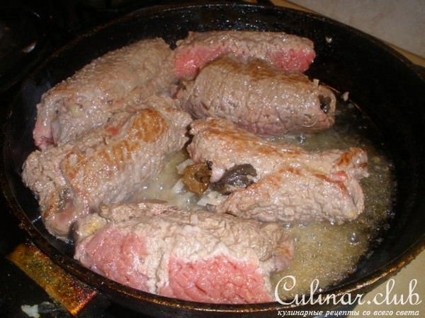 Рулетики из говядины с грибами (жаркое)