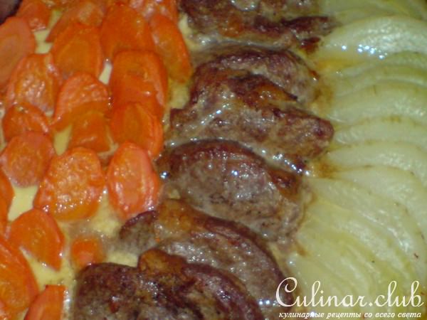 Мясо с овощами под базиликово-лимонным маслом