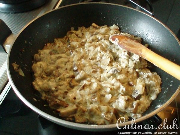 Свинина запеченная с грибным соусом