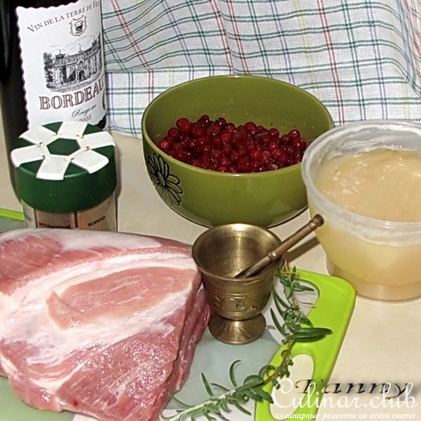 Свинина с брусничным соусом