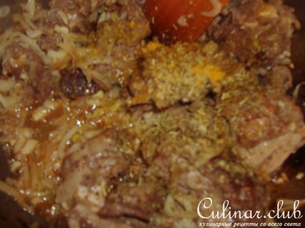 Пряная баранина с белой фасолью.