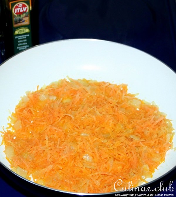 Свинина с овощами и оливками в горшочках
