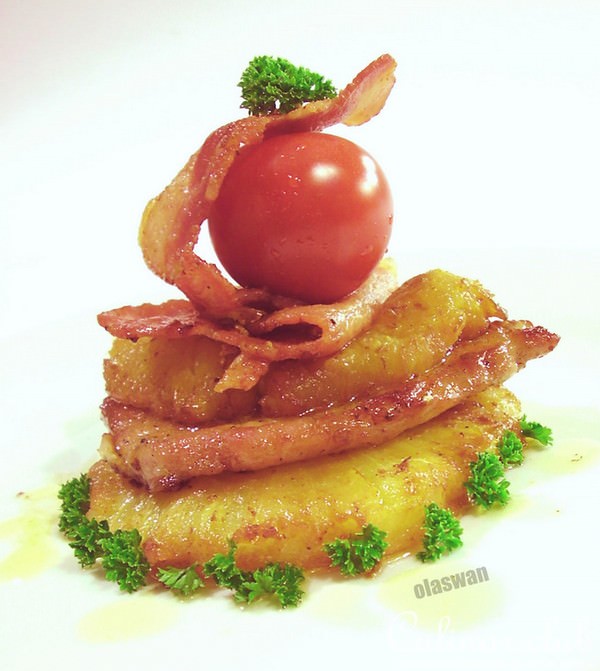 Мясные медальоны с ананасом