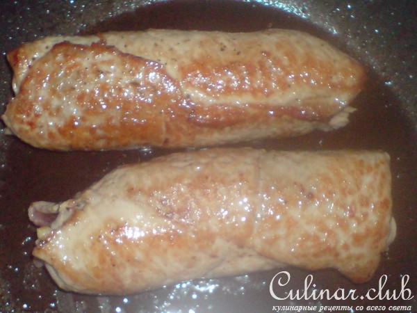 Рулетики из мяса с яблоками и черносливом