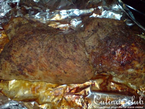 Свиная грудинка,начинённая пореем и сыром