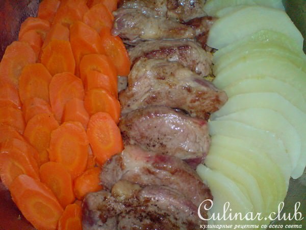 Мясо с овощами под базиликово-лимонным маслом