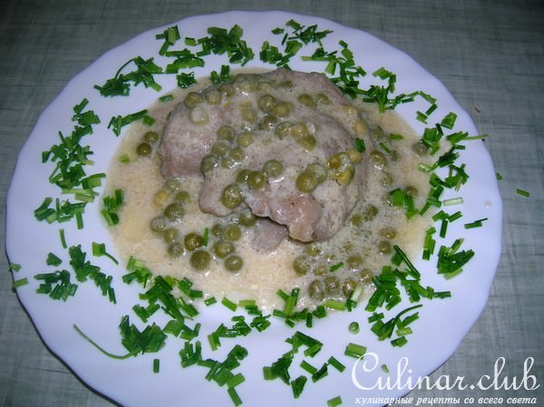 Сливочная индейка с горошком по-чешски