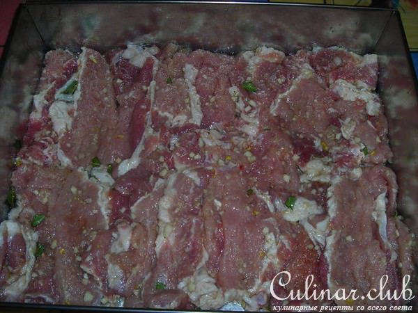 Мясо под картофельно - сырной шубой