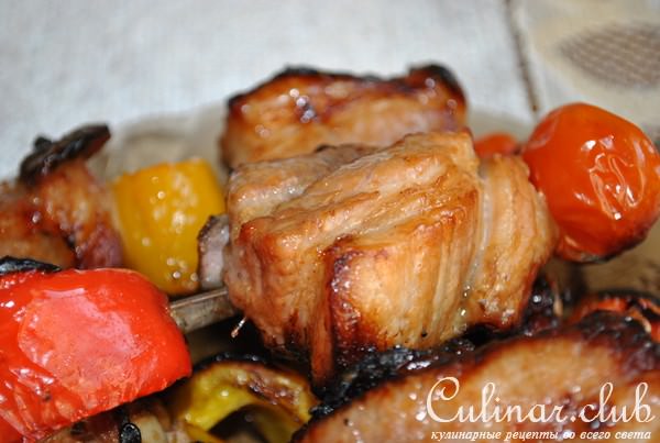 Свиные ребрышки BBQ с овощами