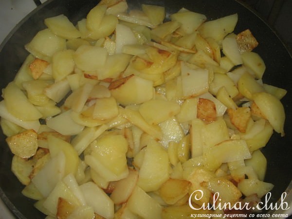 Жаркое в горшочке из куриных желудочков.
