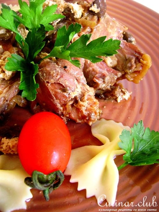 Кролик с грибами в сметане. Вкусная классика.