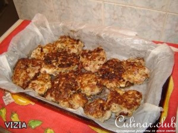 Медальоны из свинины в рубленных орехах