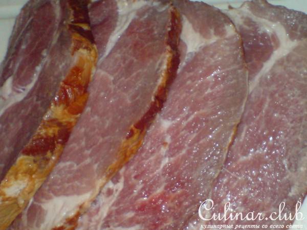 Шницели из сырокопченого мяса,запеченные под грибами с сыром