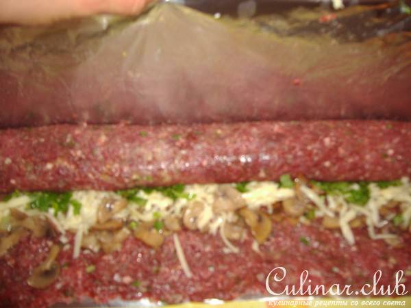 Рулет мясной с грибами