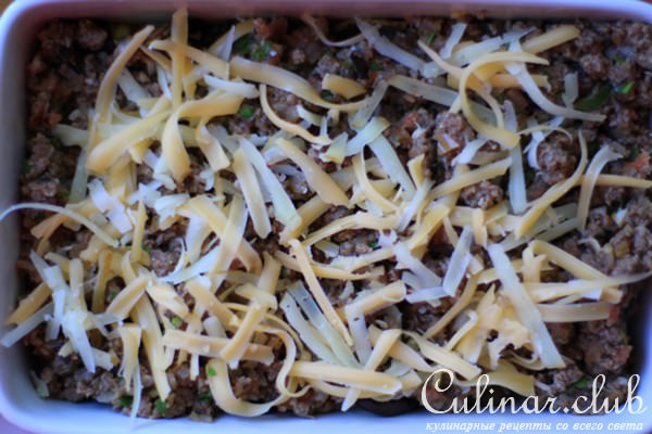 Мусака с говядиной, баклажанами и классическим соусом "Бешамель"