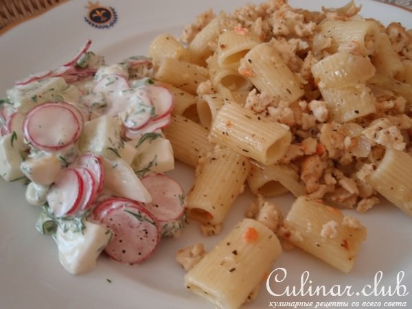 Паста с куриным фаршем и фрикадельки.