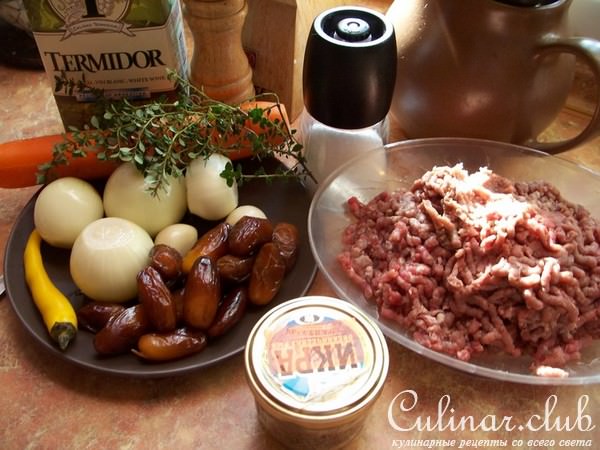 Тефтельки из баранины в винном соусе с финиками.