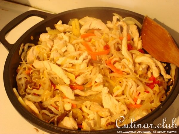 Гречневая лапша с курицей в кокосовом молоке