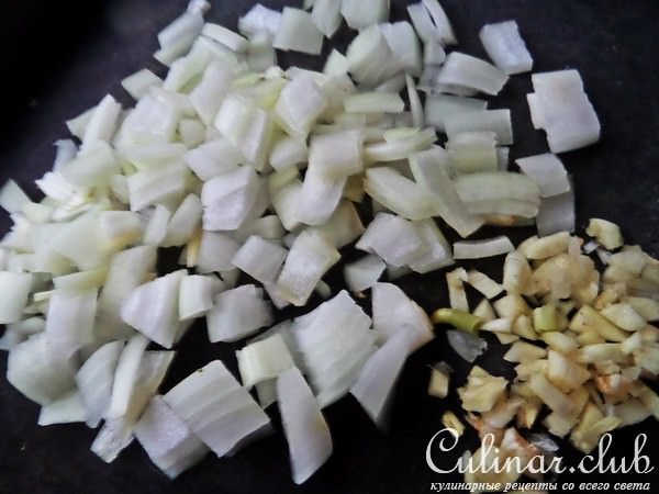 Шампиньоны с фасолью к курочке