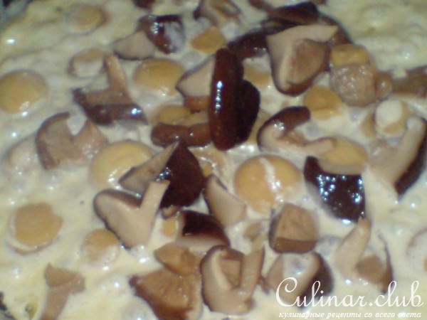 Цыплёнок по-домашнему,с маринованными грибами и сметаной