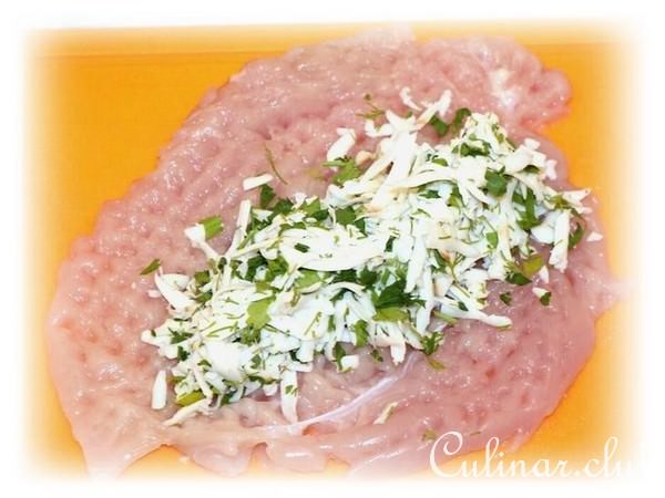 Рулетик из нежной курочки со свеклой