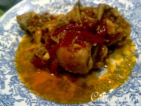 Курочка с помидорами и яблоками