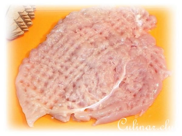 Рулетик из нежной курочки со свеклой
