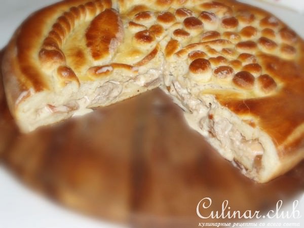 Пирог с курицей и лисичками