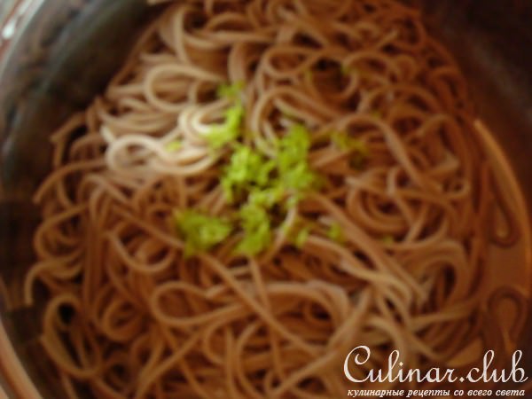 Гречневая лапша с курицей в кокосовом молоке
