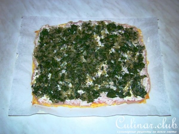 Рулет из курицы с сыром и шпинатом