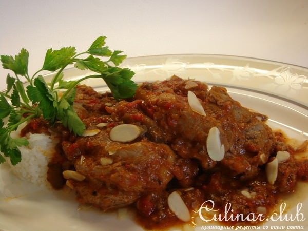 Курица или индейка тушеная с красным болг.перцем и том.соусом "tomate frito".