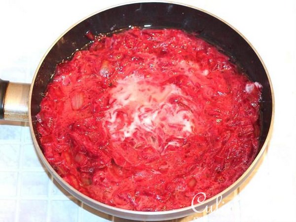 Рулетик из нежной курочки со свеклой