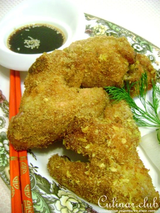 Пикантная курочка в хрустящей панировке с соусом.