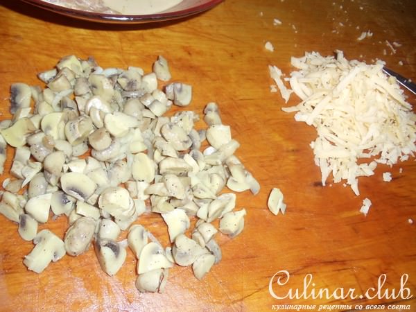 Рулетики из индейки с шампиньонами и сыром