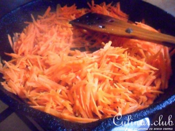 Курица с морковью в сметане