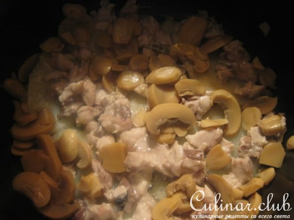 Скумбрия запеченная с картофелем,шампиньонами и сыром в мультиварке
