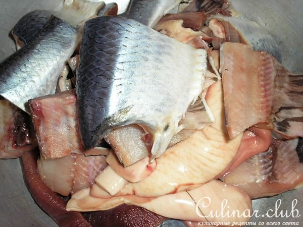 Сельдь свежая, тушеная с овощами