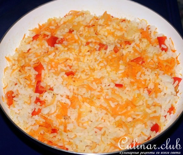 Камбала жареная по-корейски с рисом и овощами на гарнир