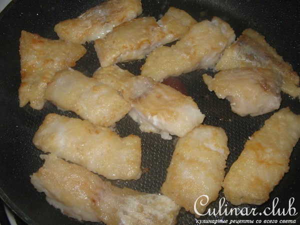 Рыба с сырным суфле, запеченная под майонезом.