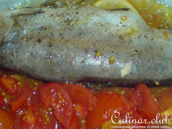 Форель,запечённая с помидорками и розмарином в пергаменте