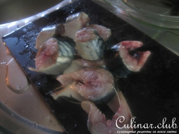 Скумбрия запеченная с картофелем,шампиньонами и сыром в мультиварке