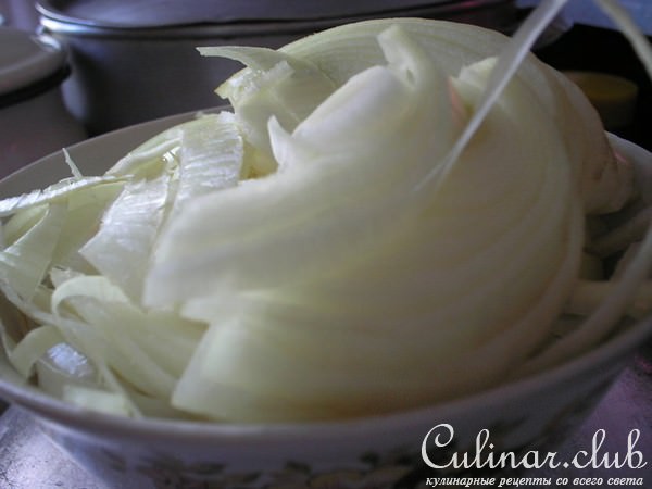 Сельдь свежая, тушеная с овощами