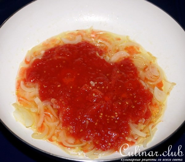 Рыба с овощами и оливками с рисом на гарнир