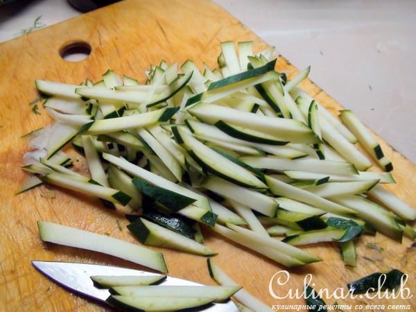 Рулетики из цукини с рыбой.