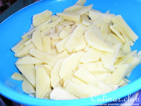 Сельдь свежая, тушеная с овощами
