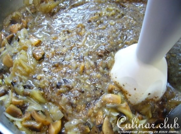 Рыбная косичка, запеченная в духовке, с «черным» пюре